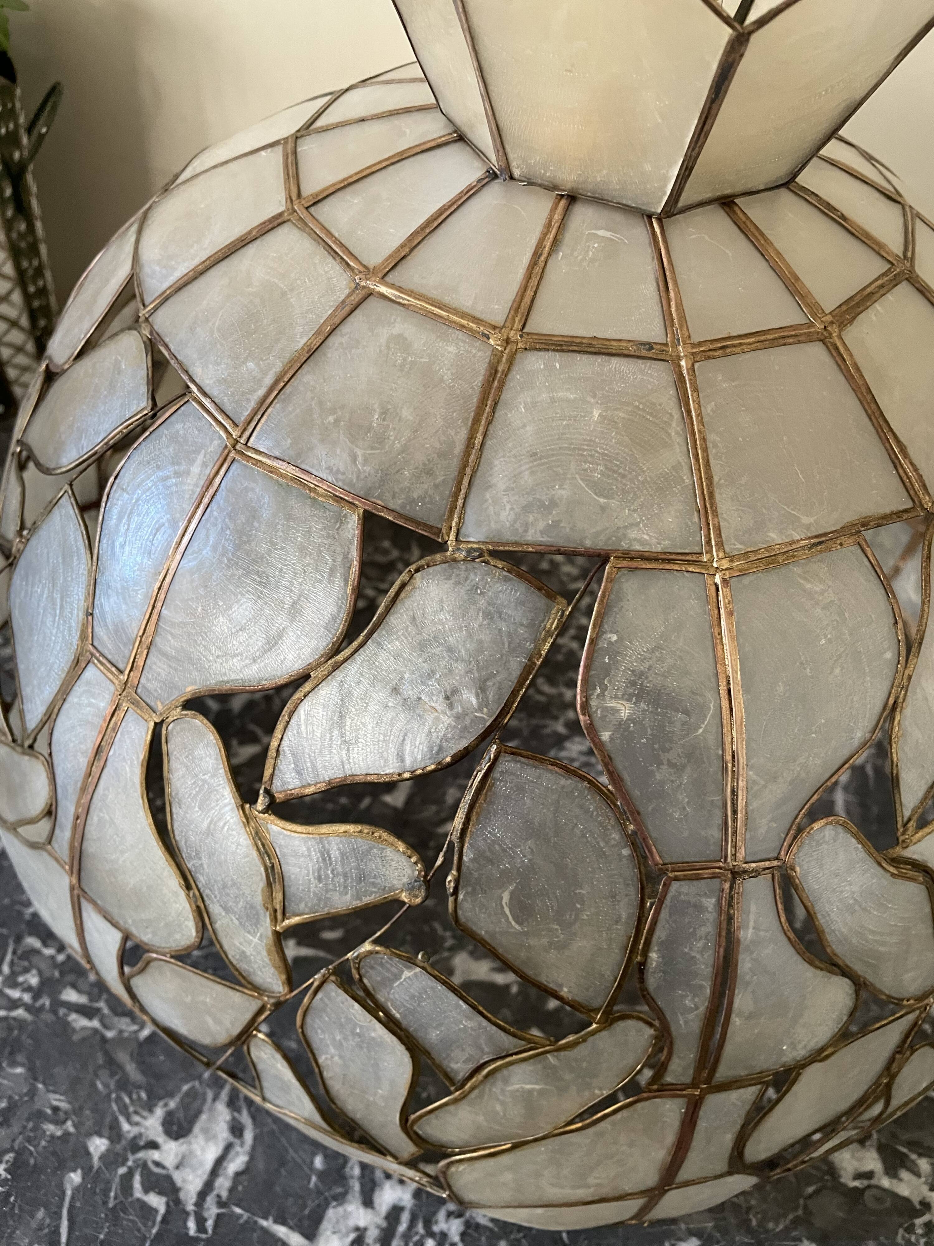Mother-of-pearl and brass suspension