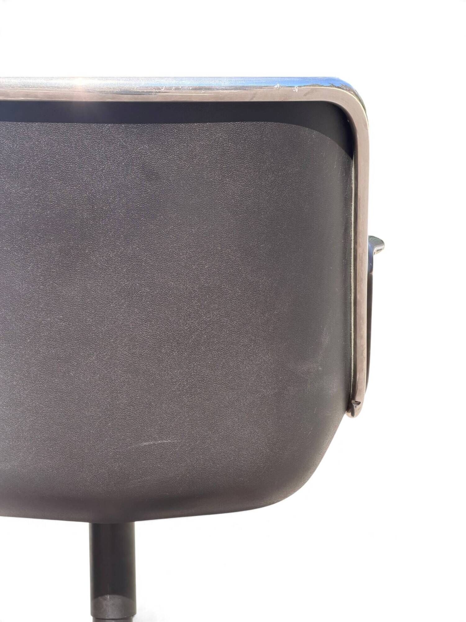 Charles Pollock Executive Knoll office chair in black leather.