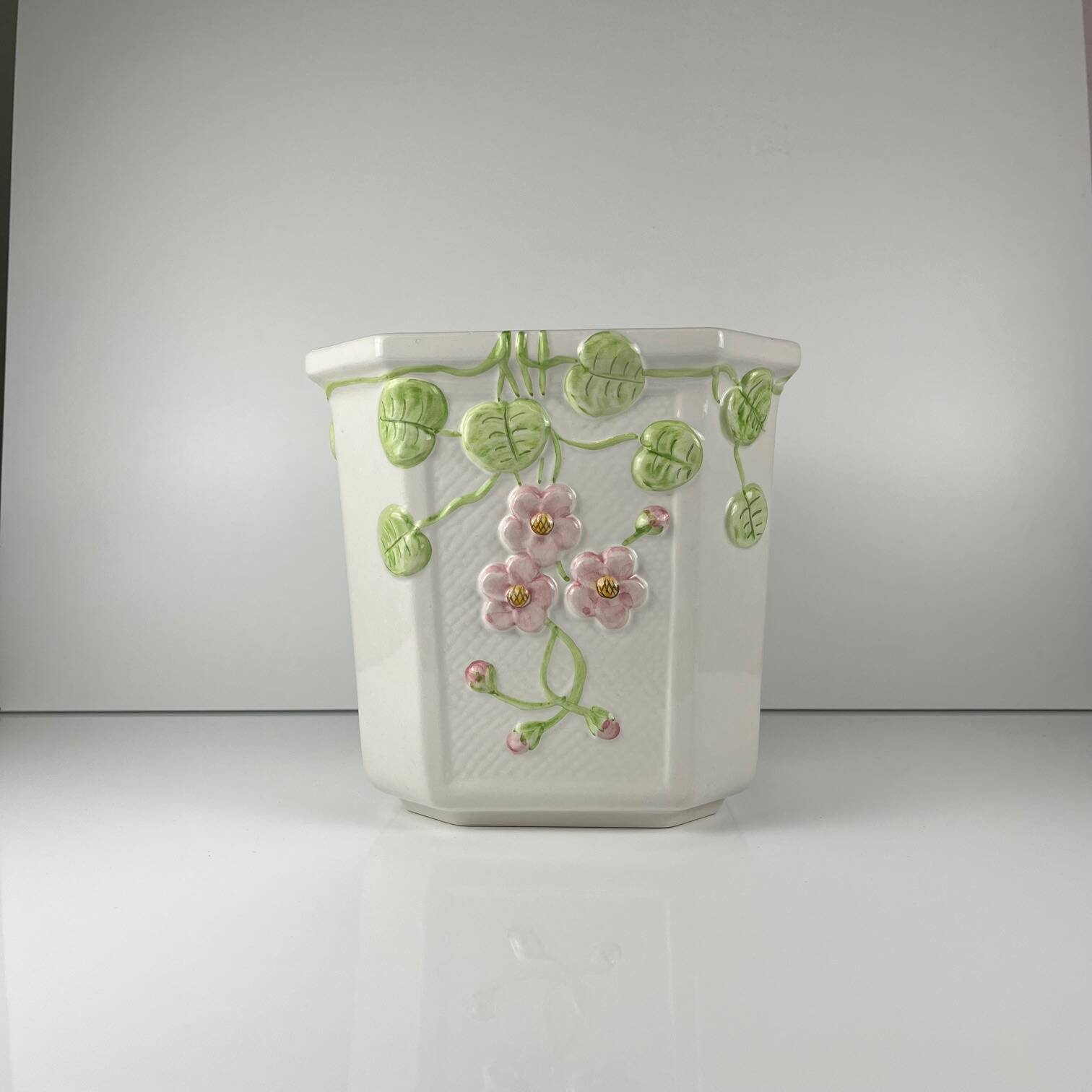 Ceramic flowerpot with relief, Martan, Portugal, 1960/80