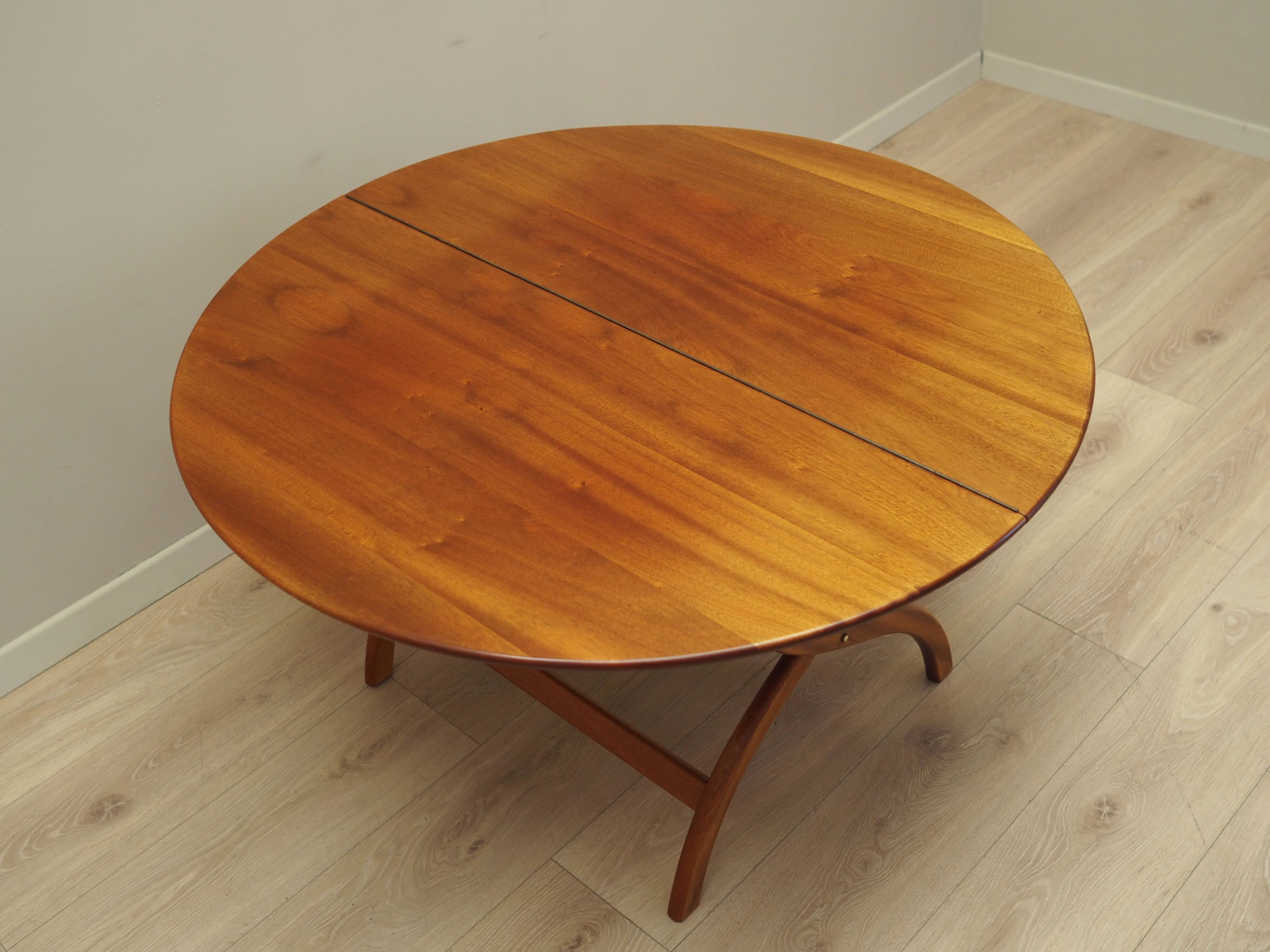 Table basse ronde en acajou, design danois, années 1970, production : Danemark