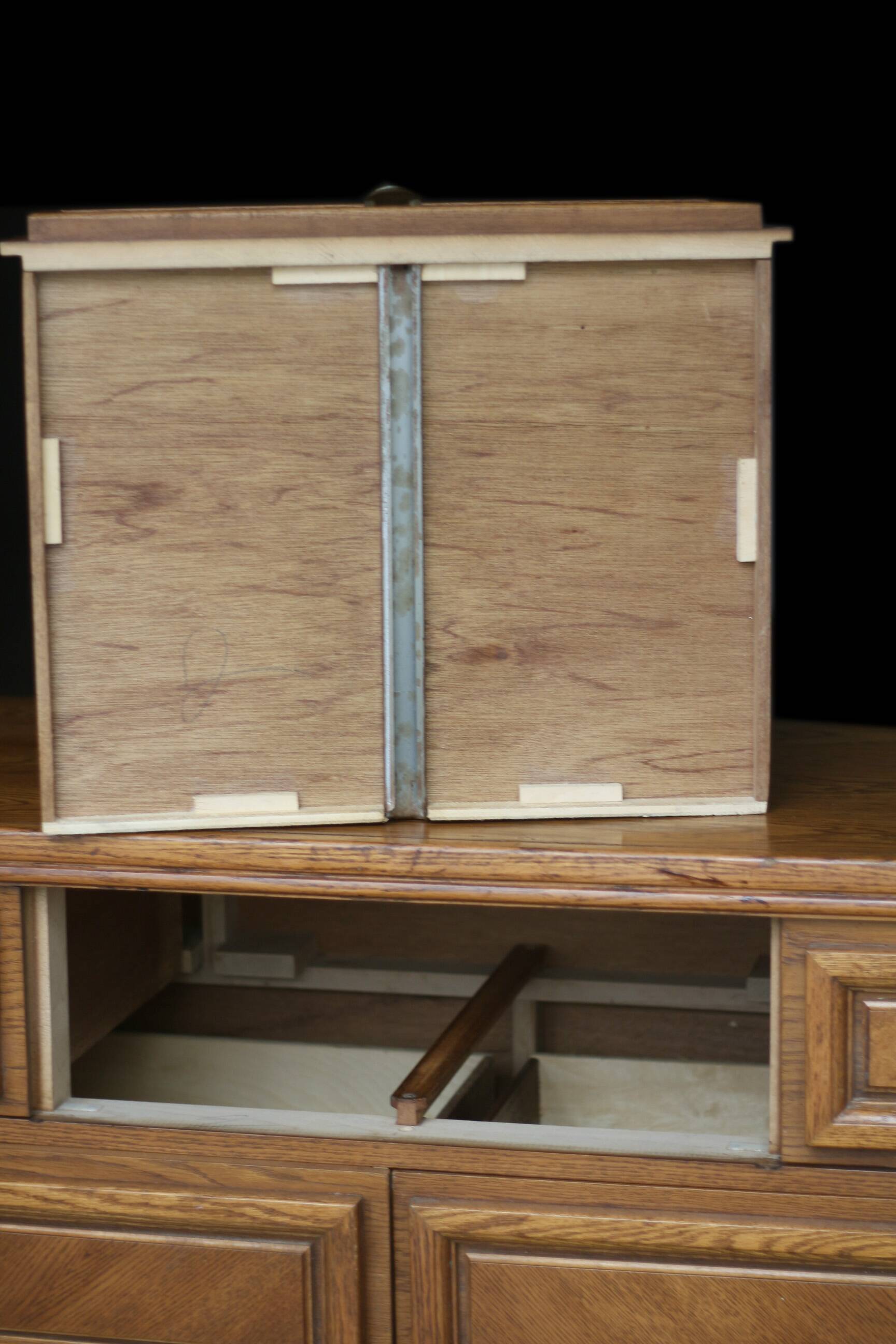 Superbe meuble de mercerie Enfilade, meuble de métier.