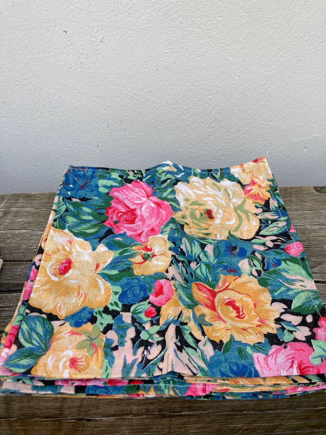 12 napkins table fabric with flowers vintage 1970