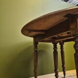 Round/rectangle table with extensions on casters