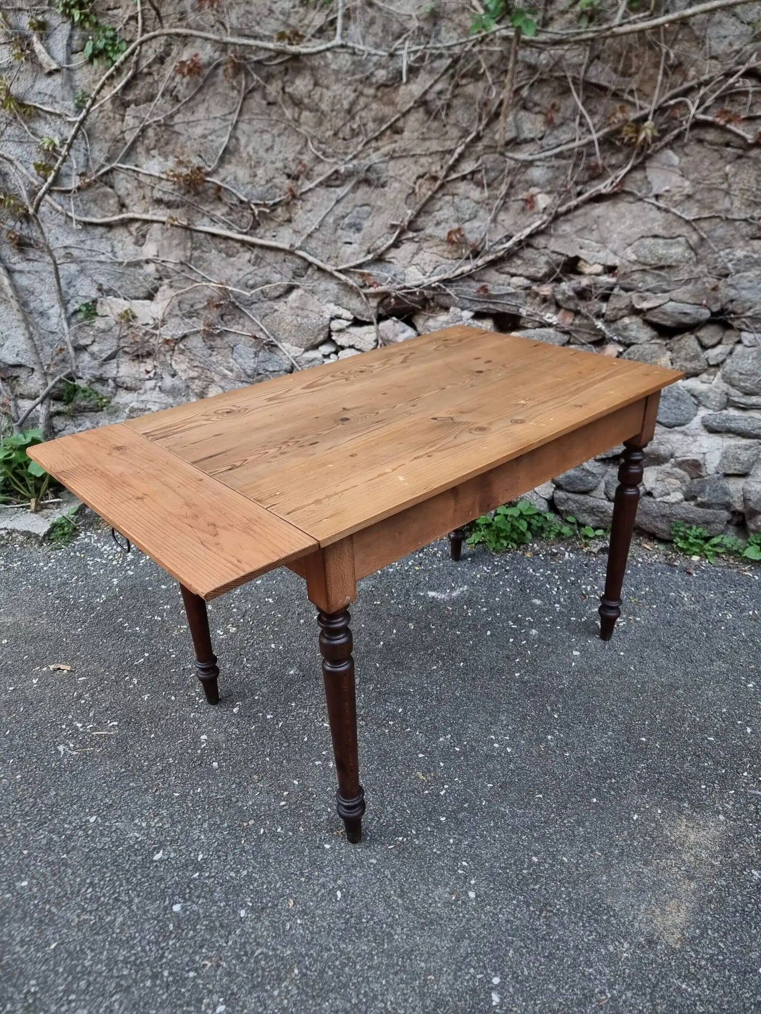 Vintage pine table with drop-leaf extension and turned beech legs, France, 1930s.