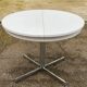 White dining table with a central tulip base, extendable to 100cm.
