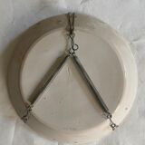 Assiette de Nevers en faïence fin XVIIIe siècle décor de corne d'abondance