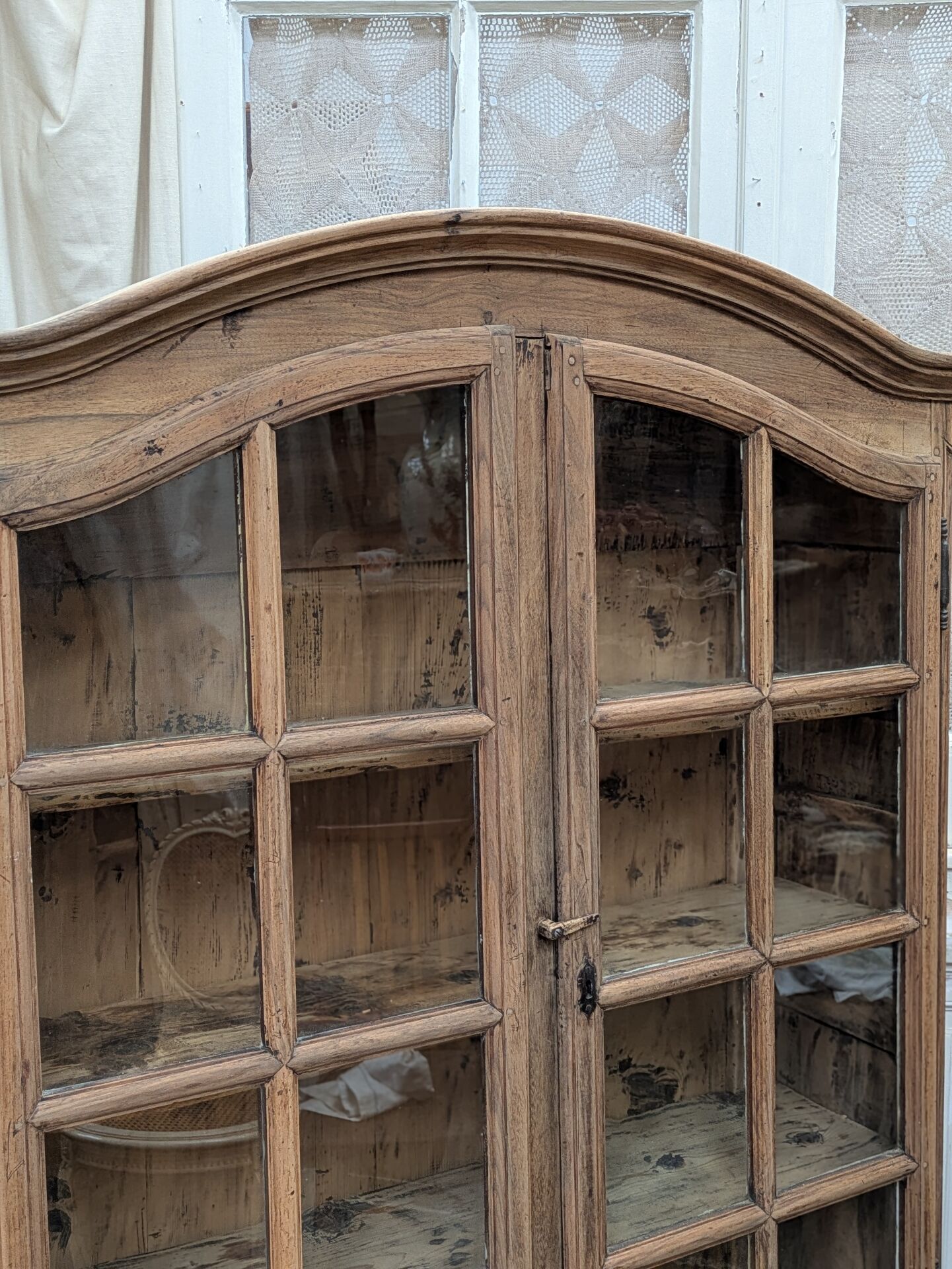 Vitrine brute Louis XV