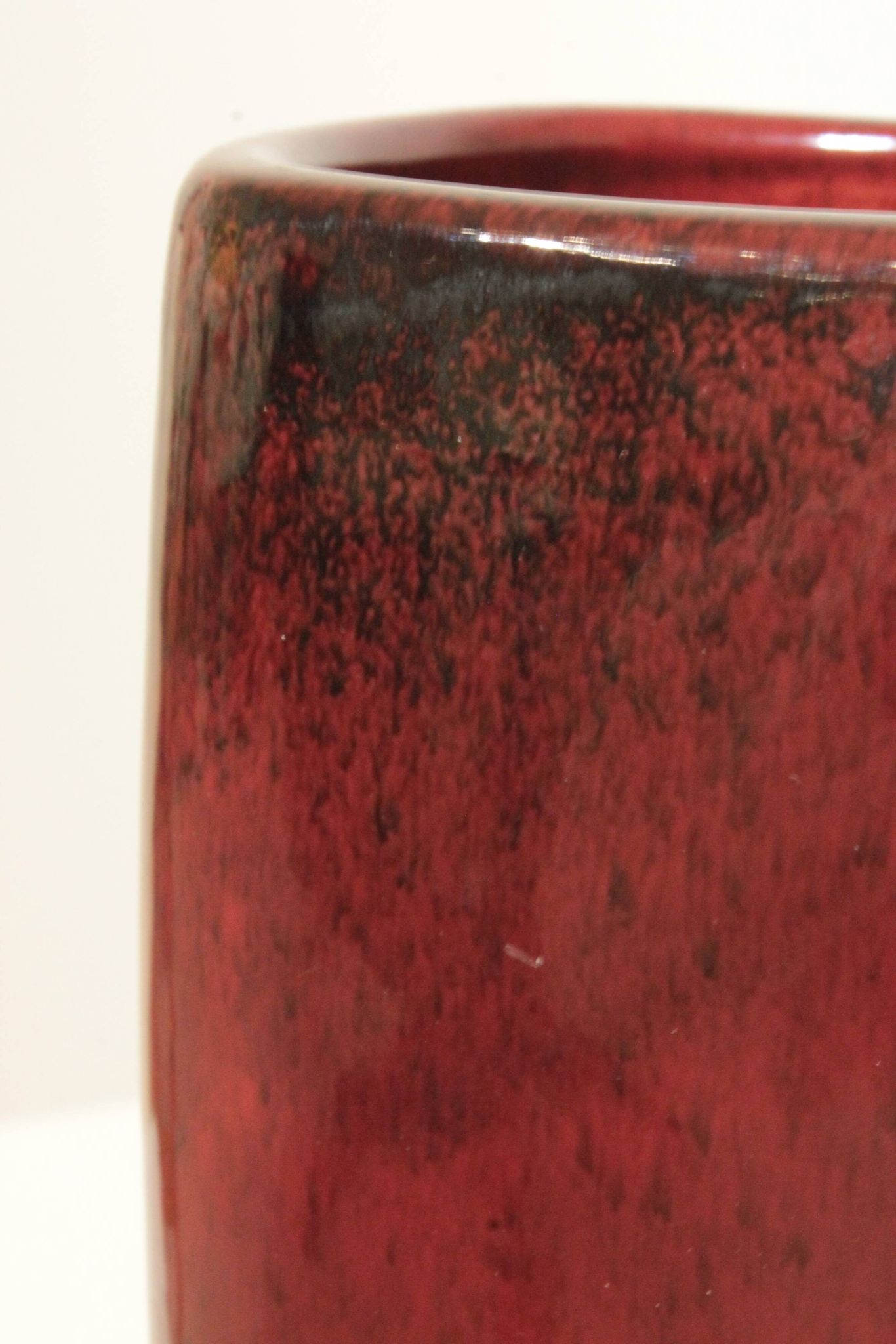 Vase rectangulaire signé et numéroté de Max Idlas