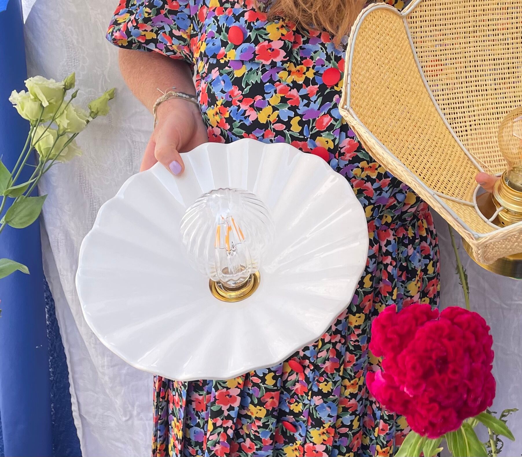 White ceramic wall lamp