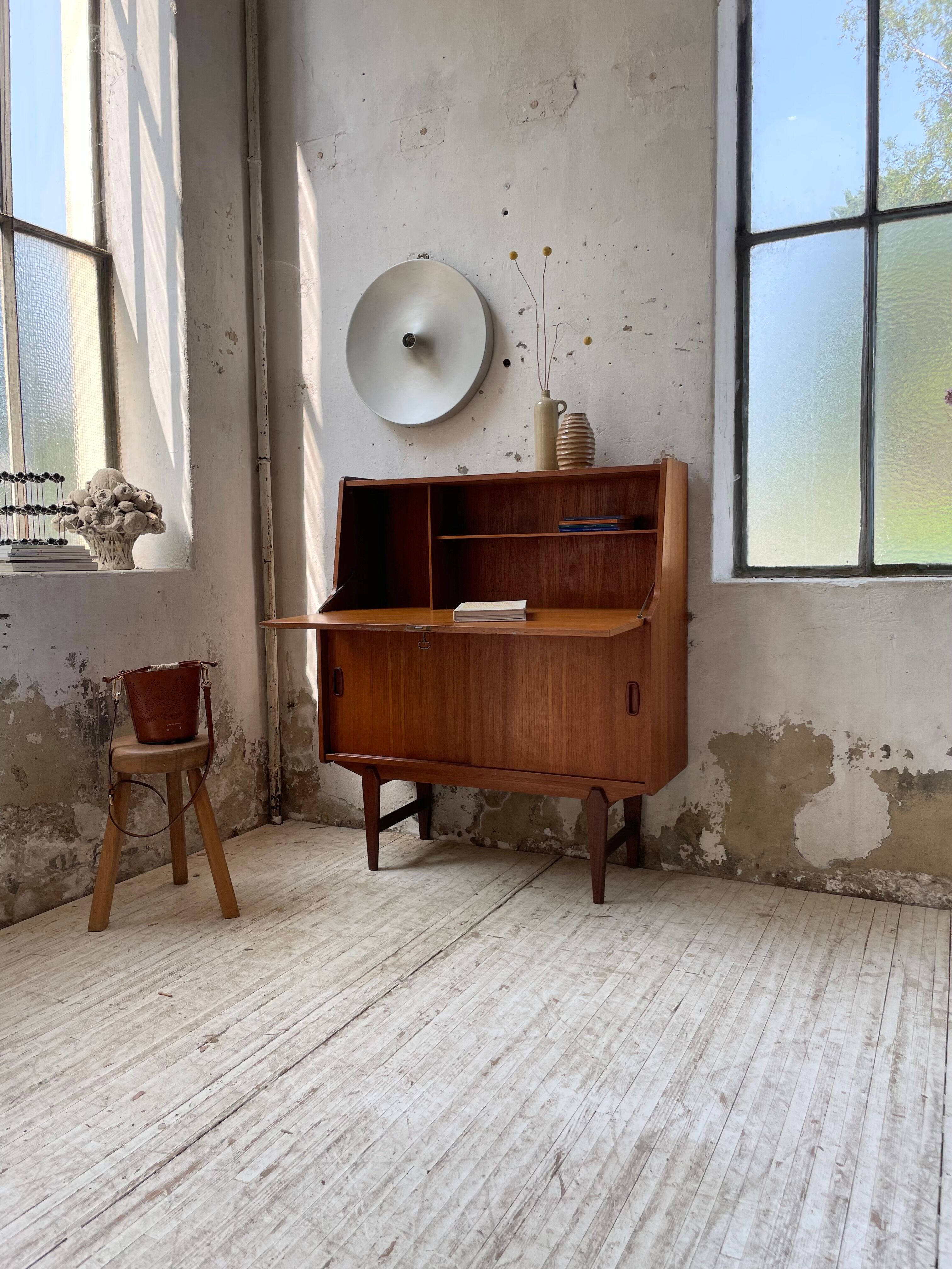 Secretary Samcom teck 1960