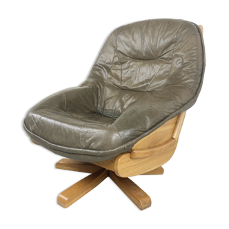 Fauteuil pivotant brutaliste en chêne et cuir, années 1970