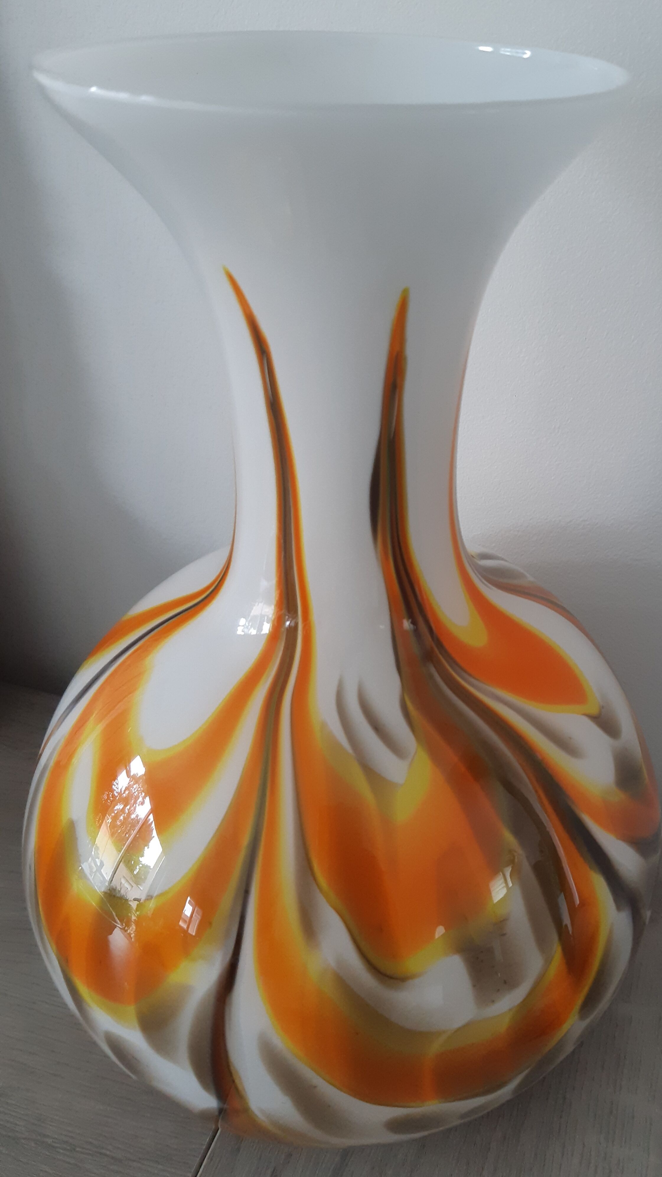 Italian opaline vase murano years 1970