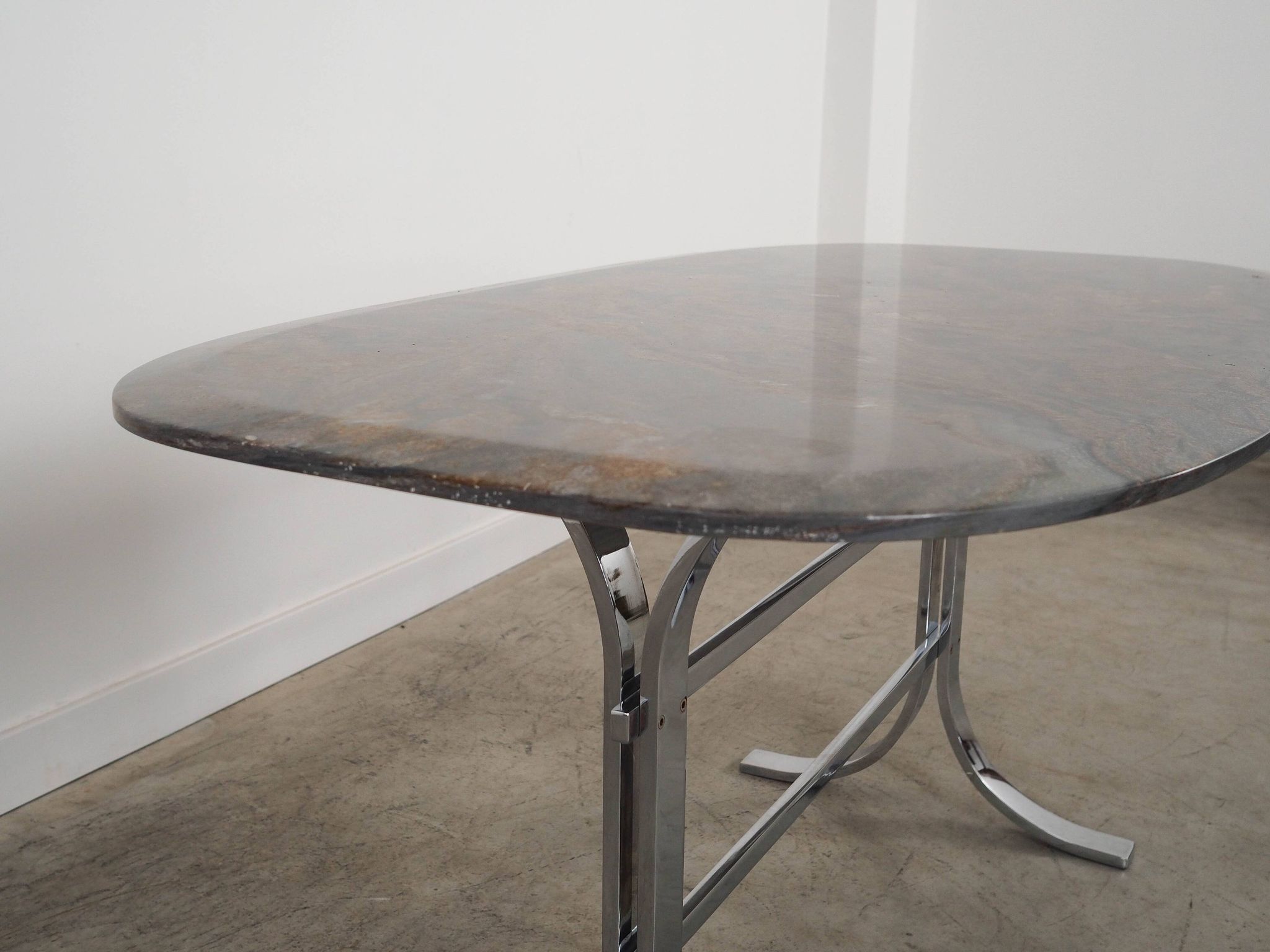 Table danoise en pierre, années 1980