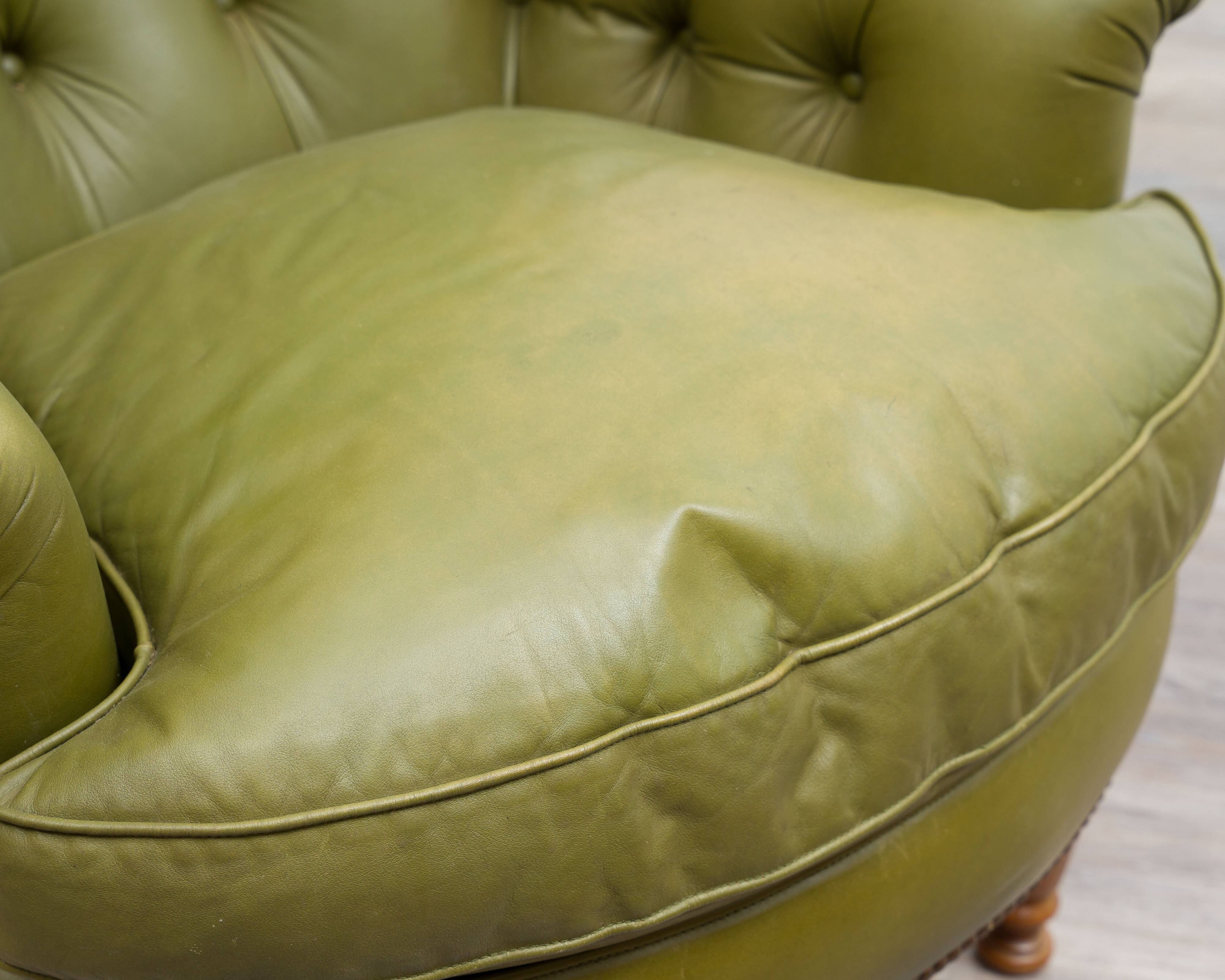 Fauteuil Chesterfield en cuir vert olive