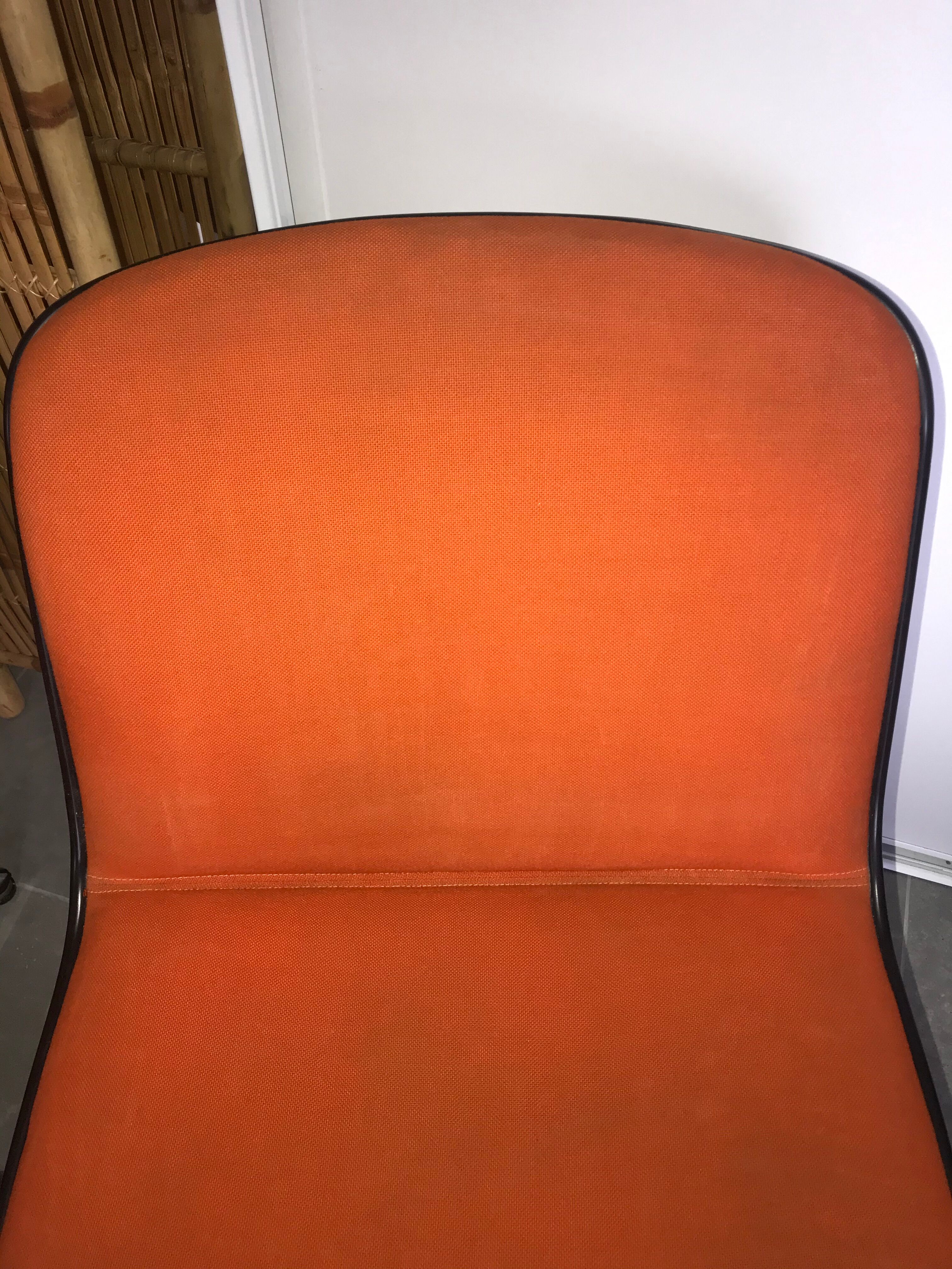 Paire de fauteuils de bureau pivotant orange année 70