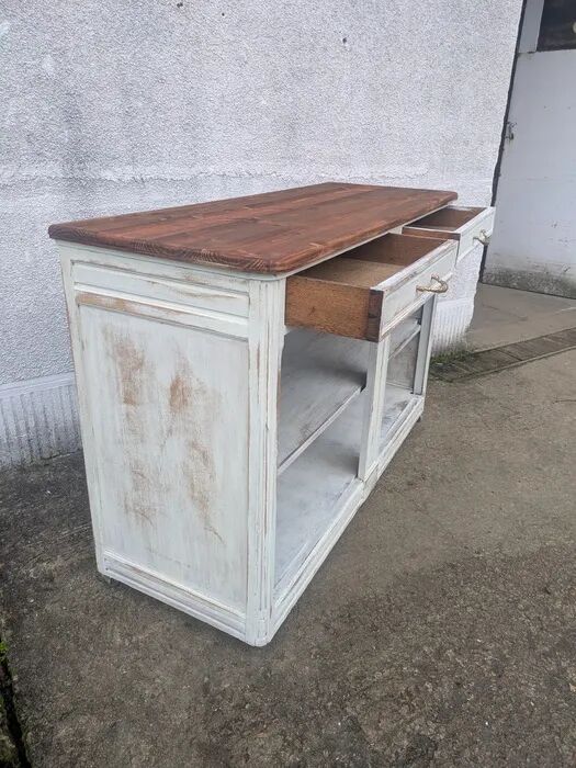 Buffet without a door, counter