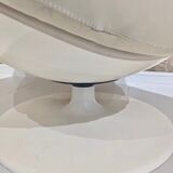 Fauteuil pivotant en cuir patiné gris
