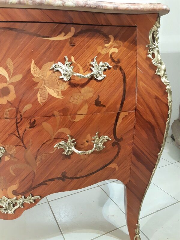 Comfortable style Louis XV rosewood, curved all sides, décor marked with flowers