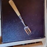 Dessert fork or oysters