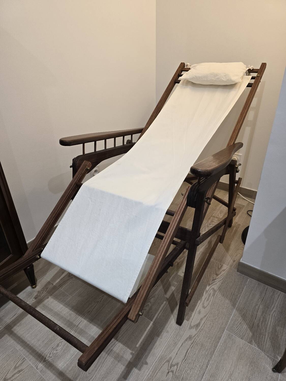 Vintage lounge chair