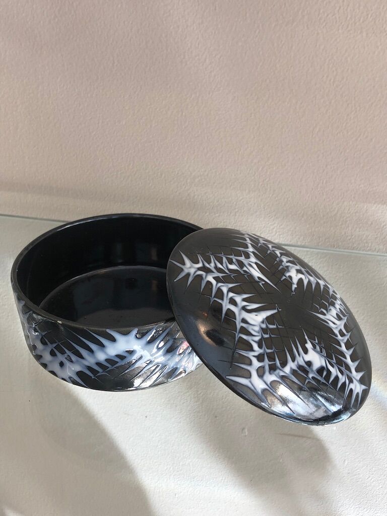 Ceramic box with its lid