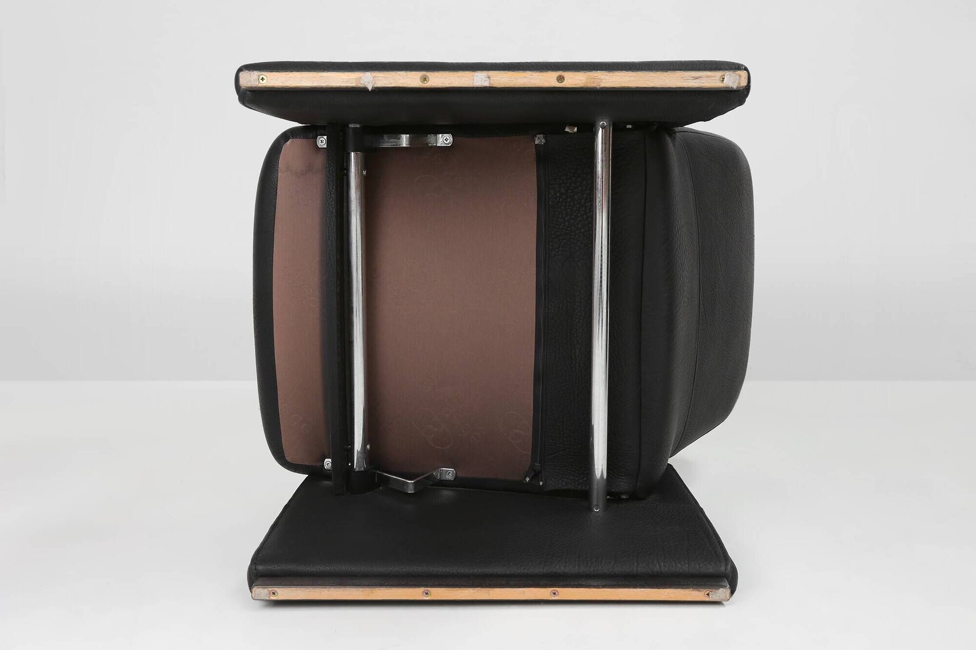 Exceptional De Sede DS50 lounge chair in black leather, Switzerland ca. 1980