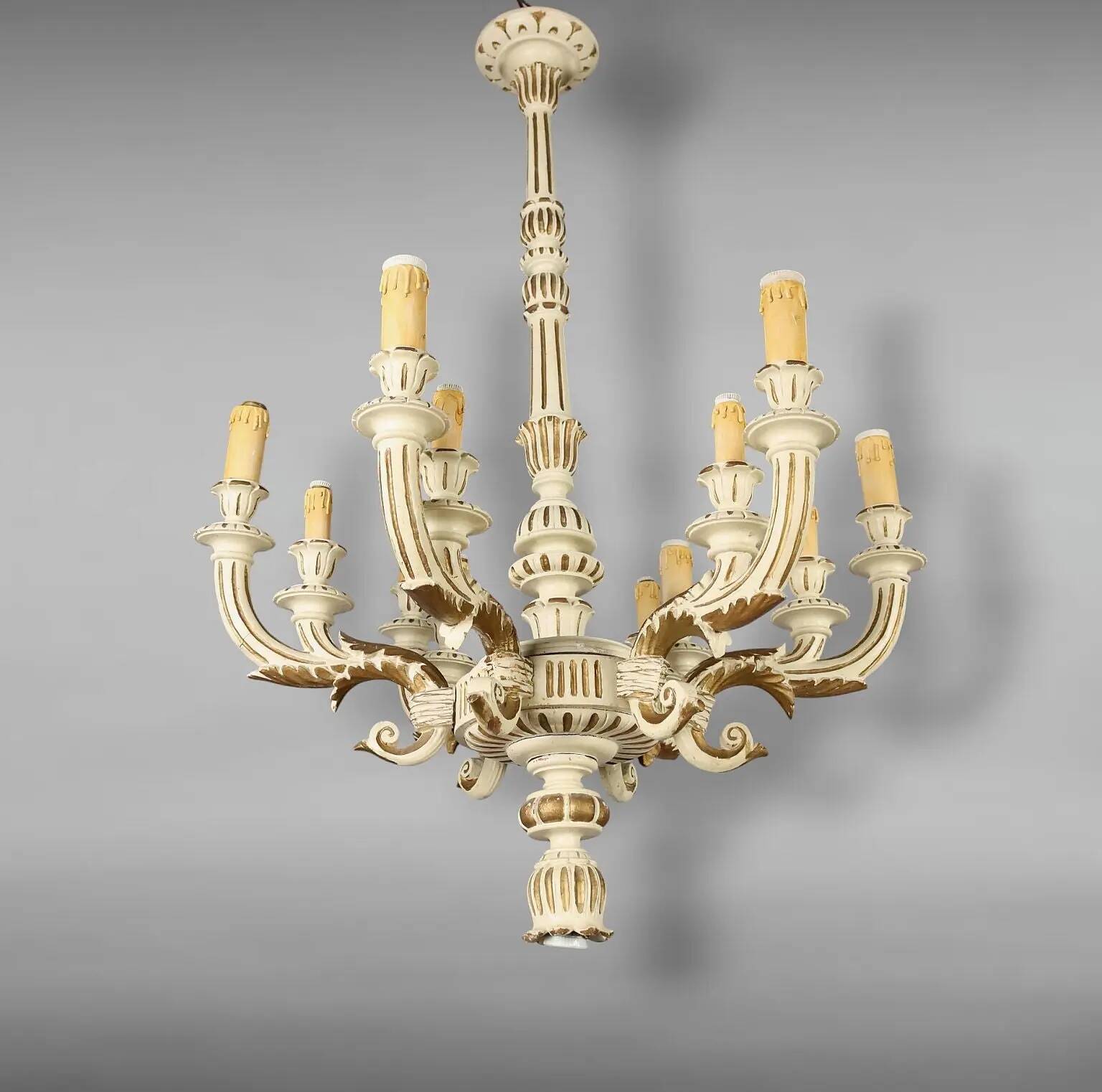 Antique chandelier in gilded and lacquered wood, Italy, 20th century.