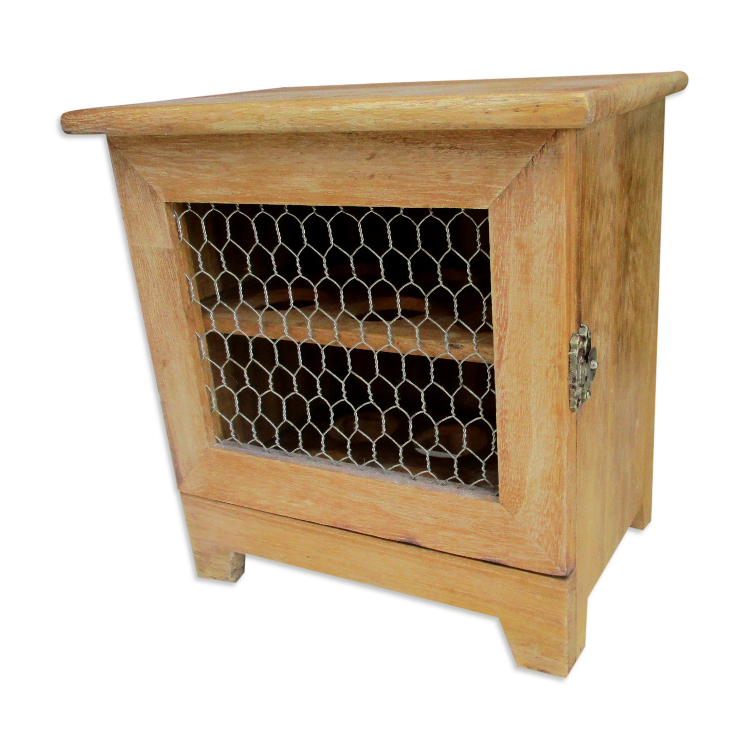 Natural wooden egg-eating