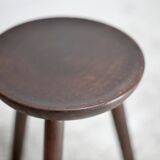 Paire de tabourets tripodes en bois. France, circa 1960