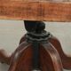 Chaise de bureau charmante avec de belles sculptures en bois du début du 20e siècle.