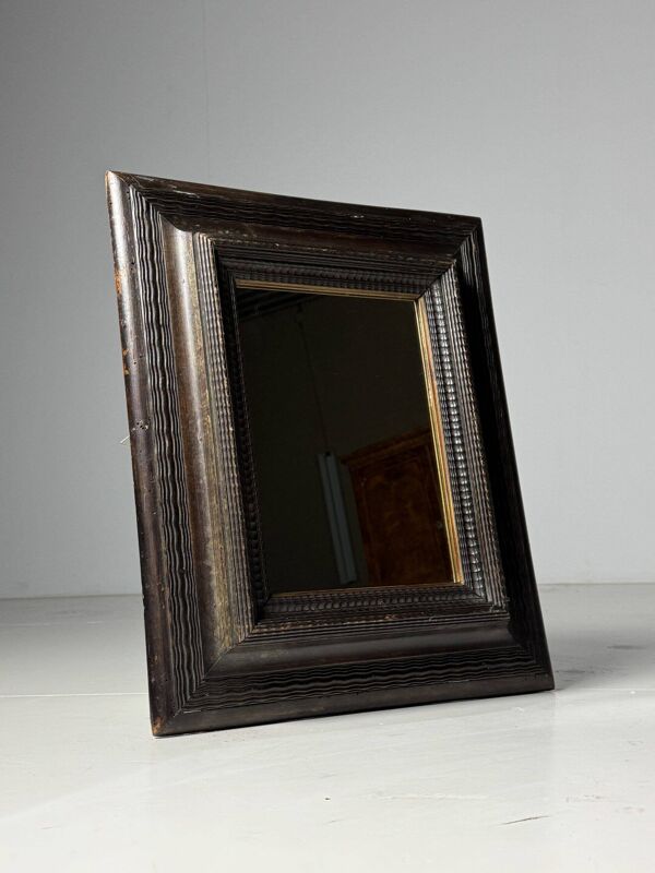 Miroir à cadre ondulé brun du XXe siècle