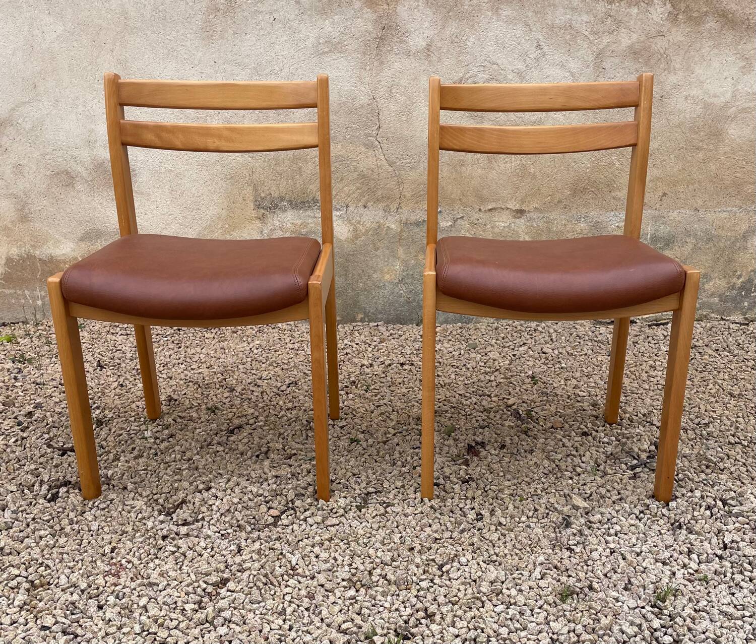Paire de chaises vintage bois et Skaï