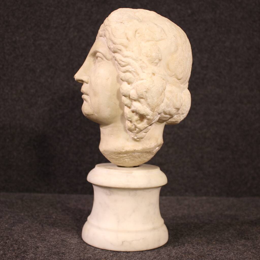 Antique Italian sculpture, white marble head from the 17th century