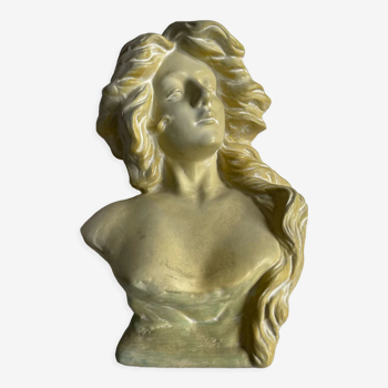 Statue head of a woman