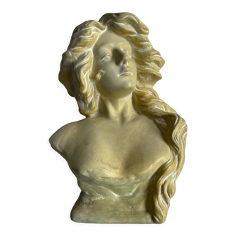 Statue head of a woman