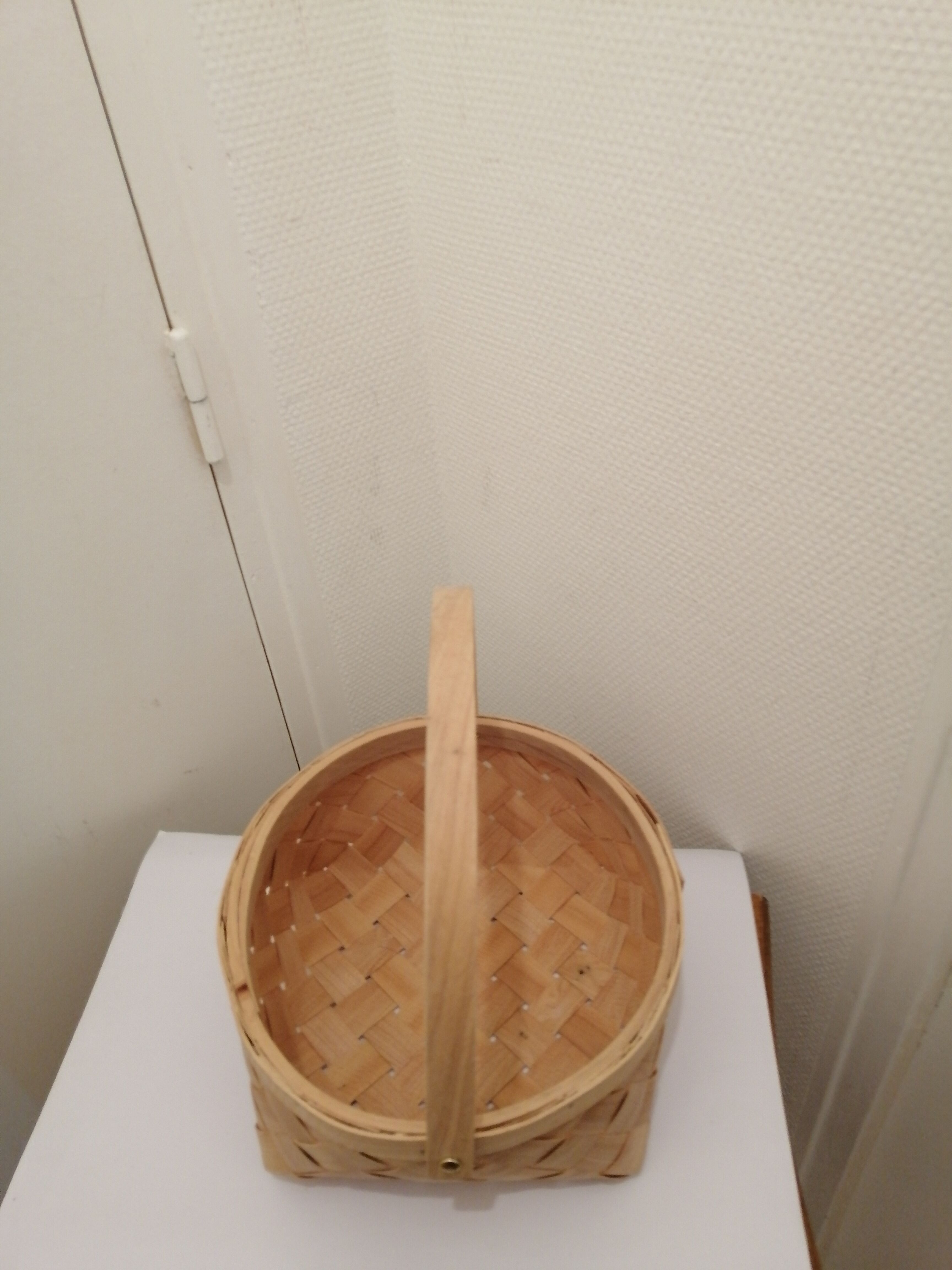 Wooden basket with slats