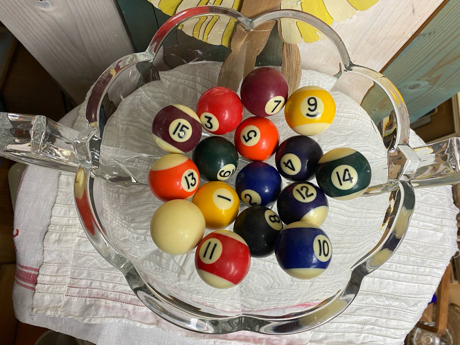 Set of 16 vintage billiard balls