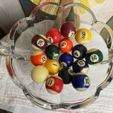 Set of 16 vintage billiard balls