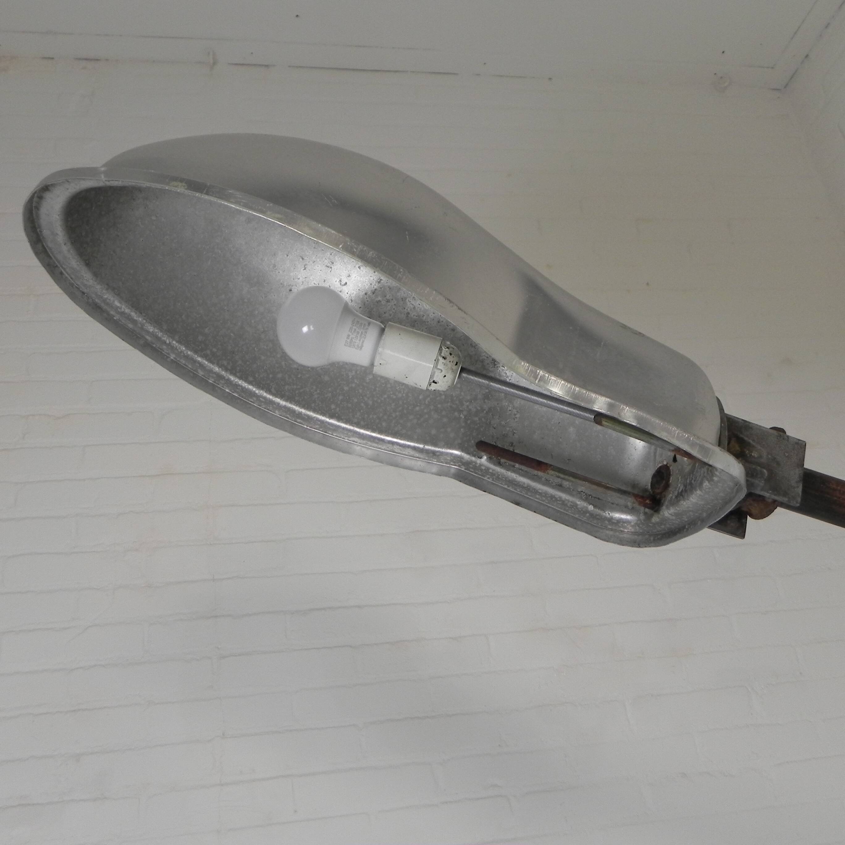 Industrial street lamp with aluminum shade