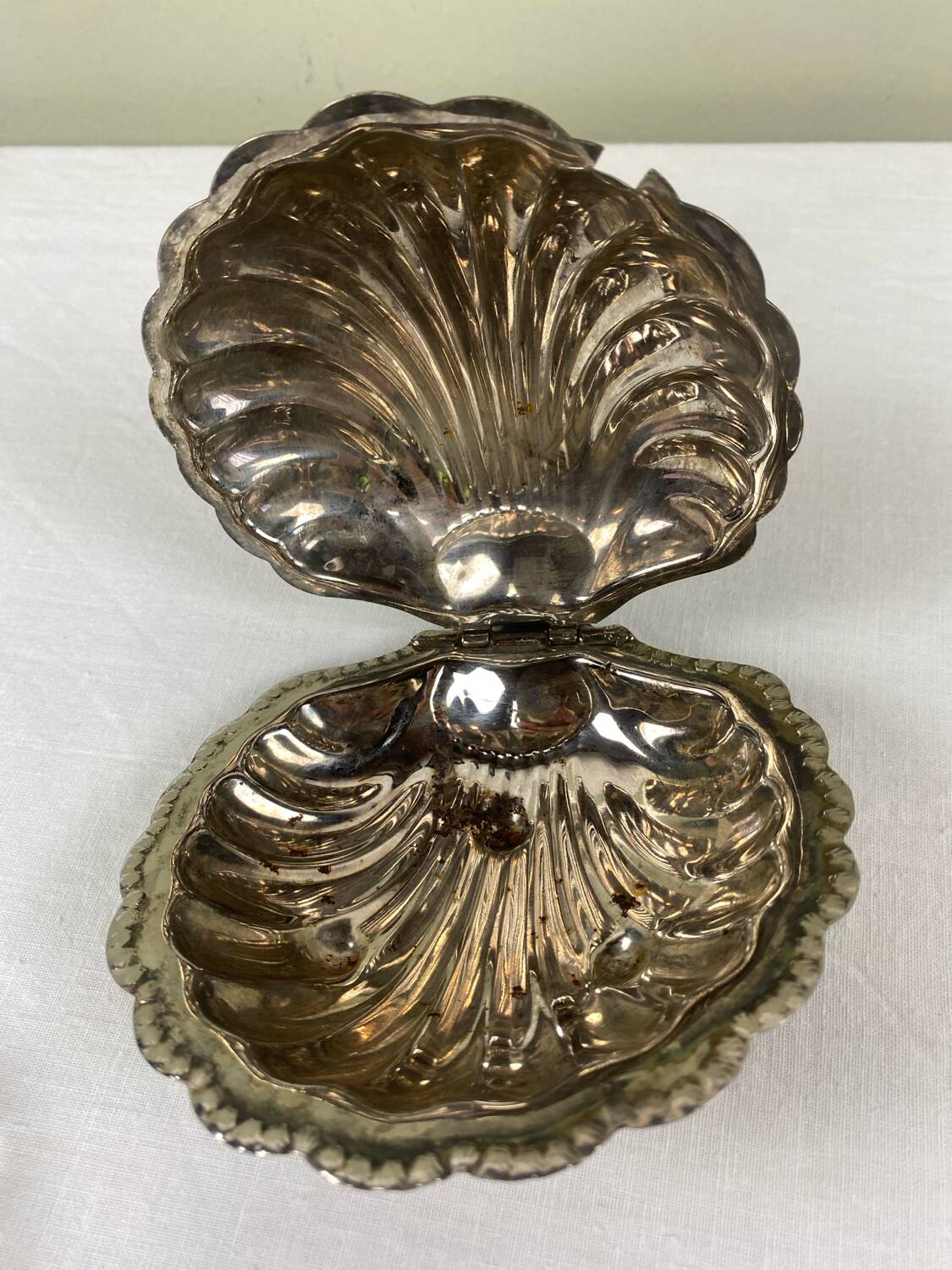Scallop butter dish