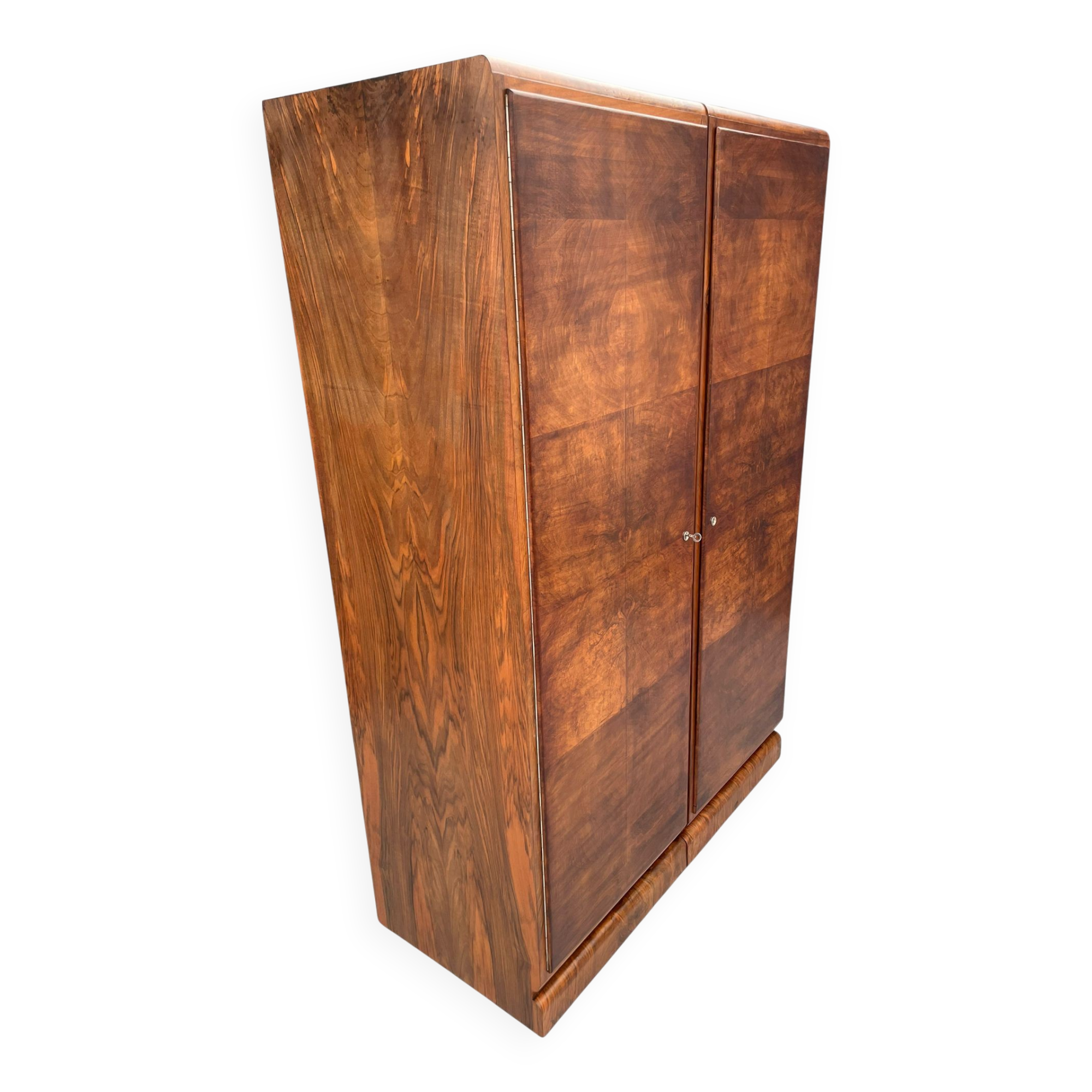 Armoire en placage de noyer restaurée d'influence Art Déco, années 1930