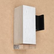 Applique murale d'extérieur rectangulaire en aluminium brossé et résine