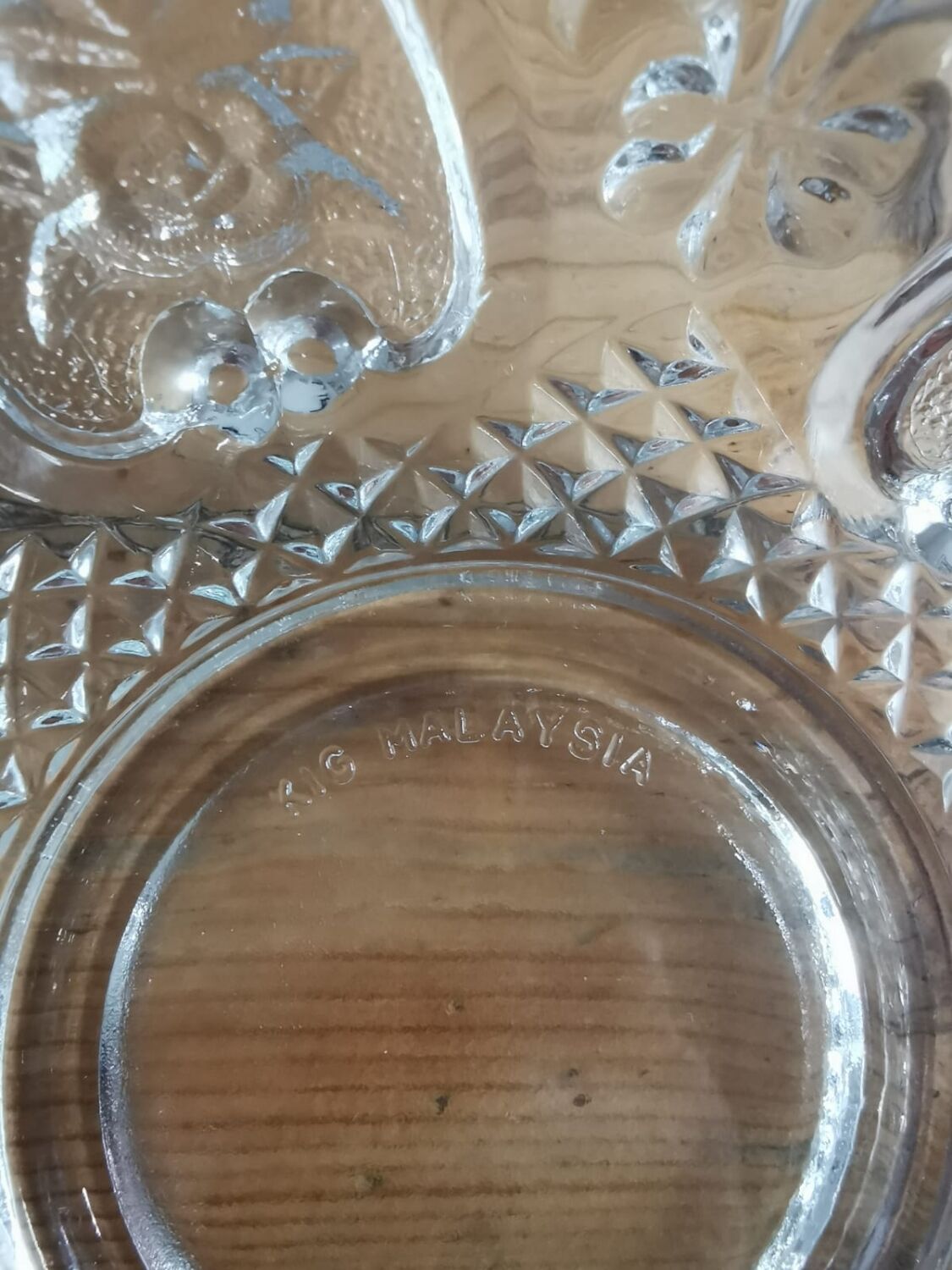 Chiseled glass candy box