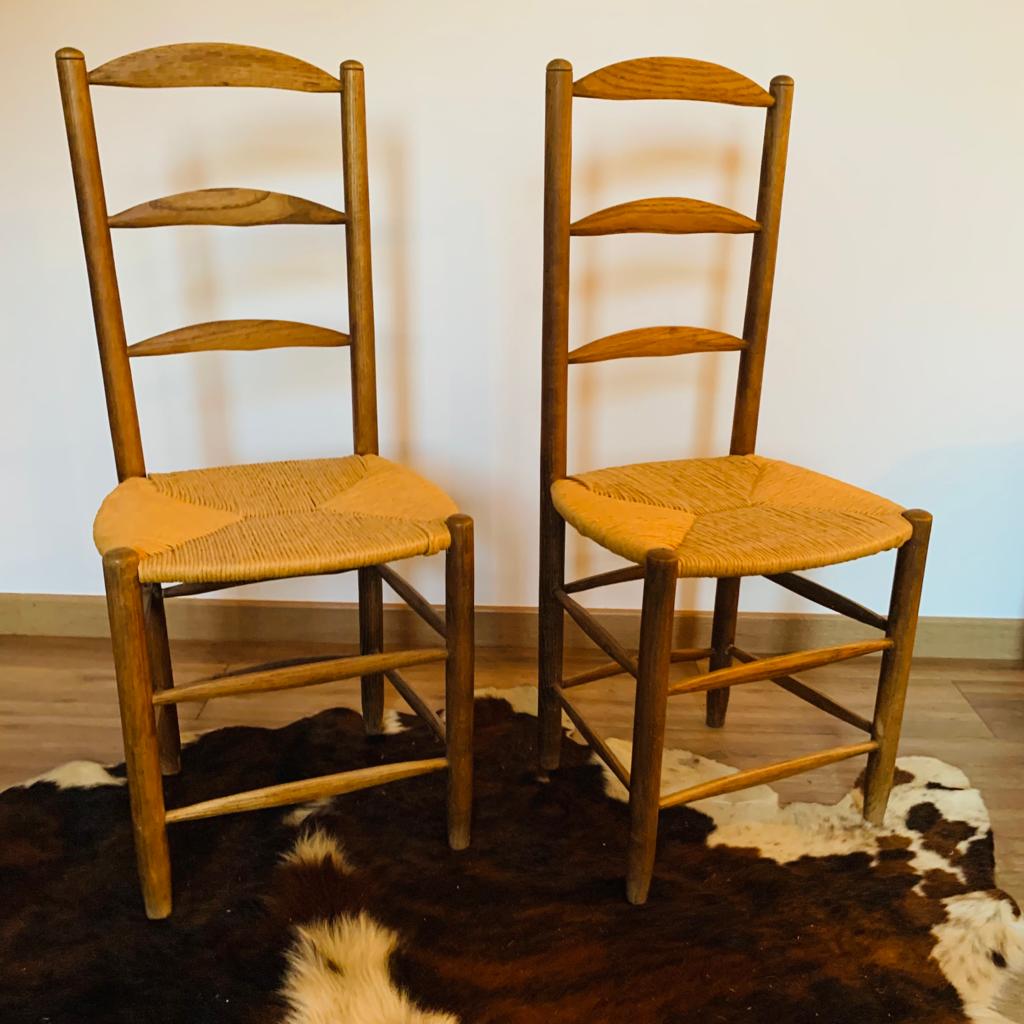 Pair of mulched chairs