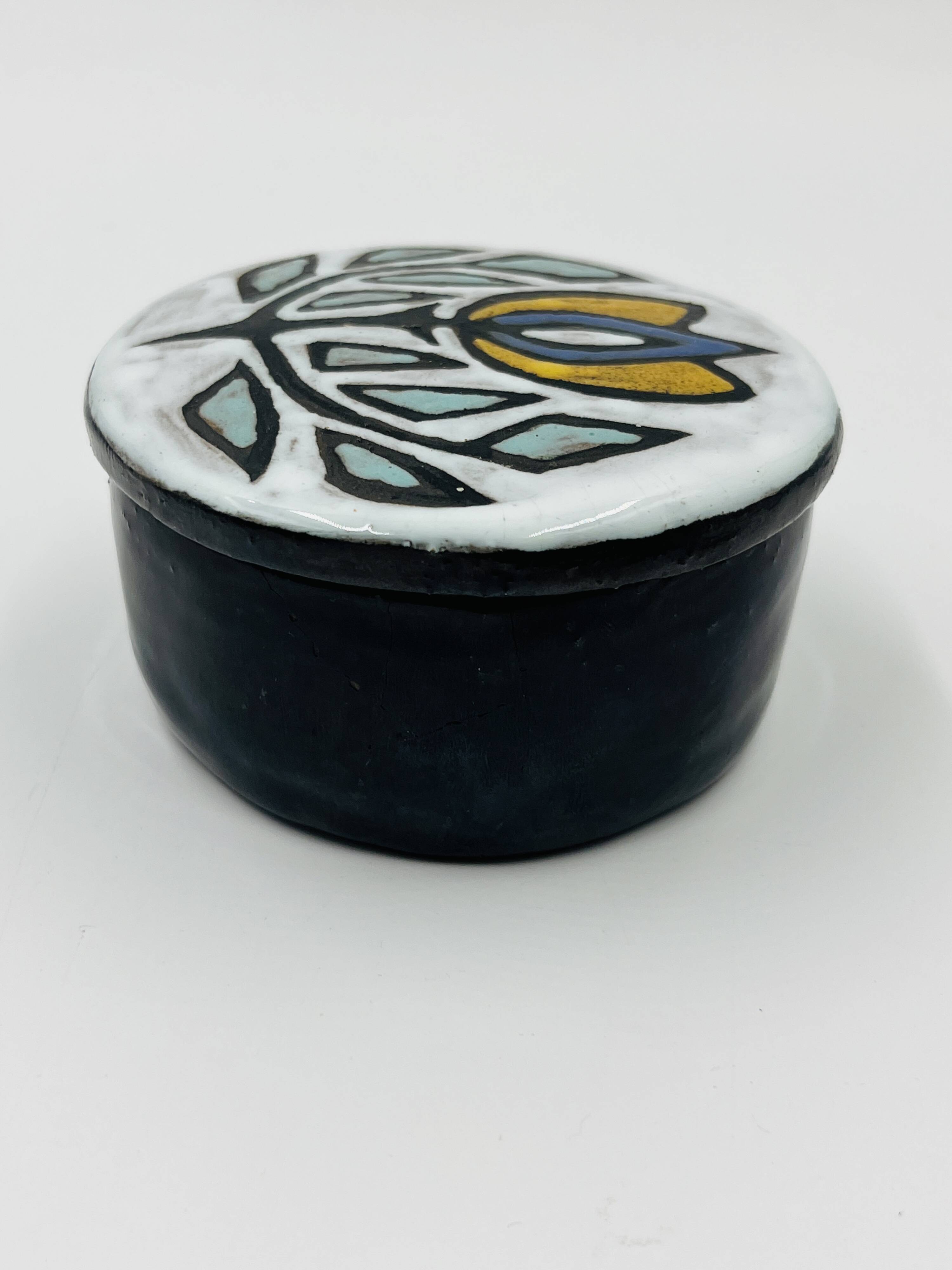 Ceramic box from Namur attributed to Yvette Manoy.