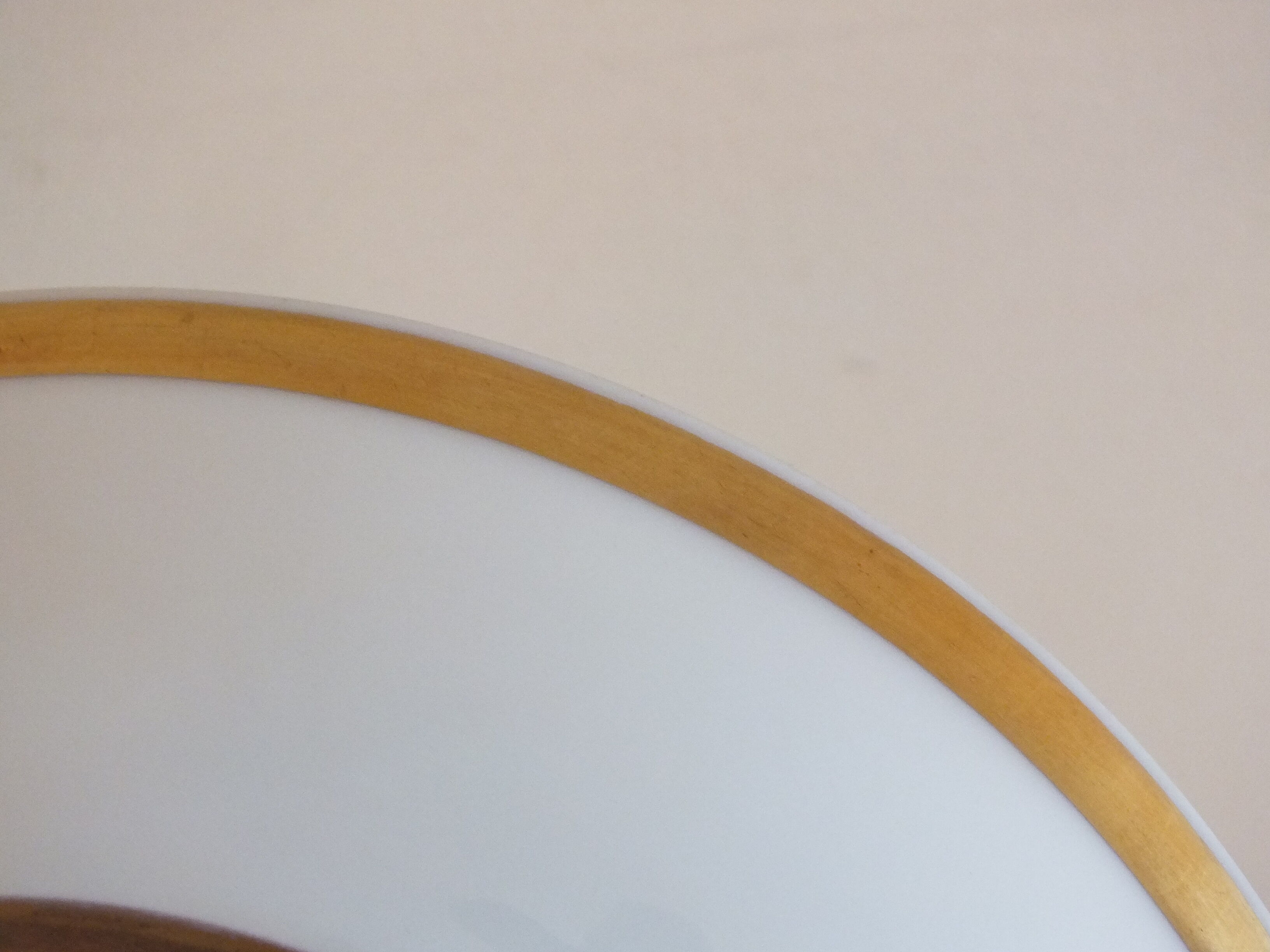 White and gold porcelain display cup - Bosquin in Caen