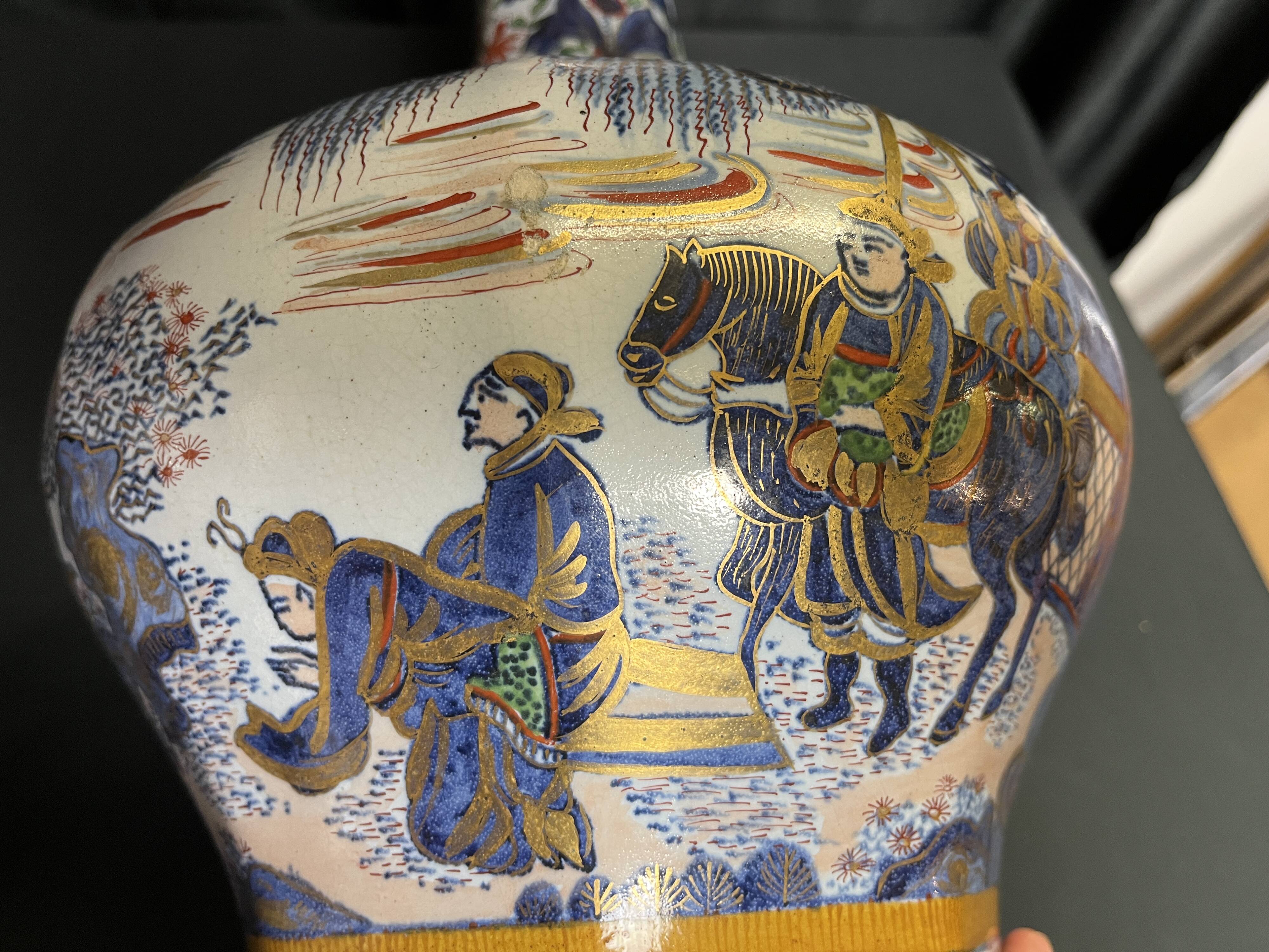 Delft, important vase pans coupés faïence émaillée XIXème