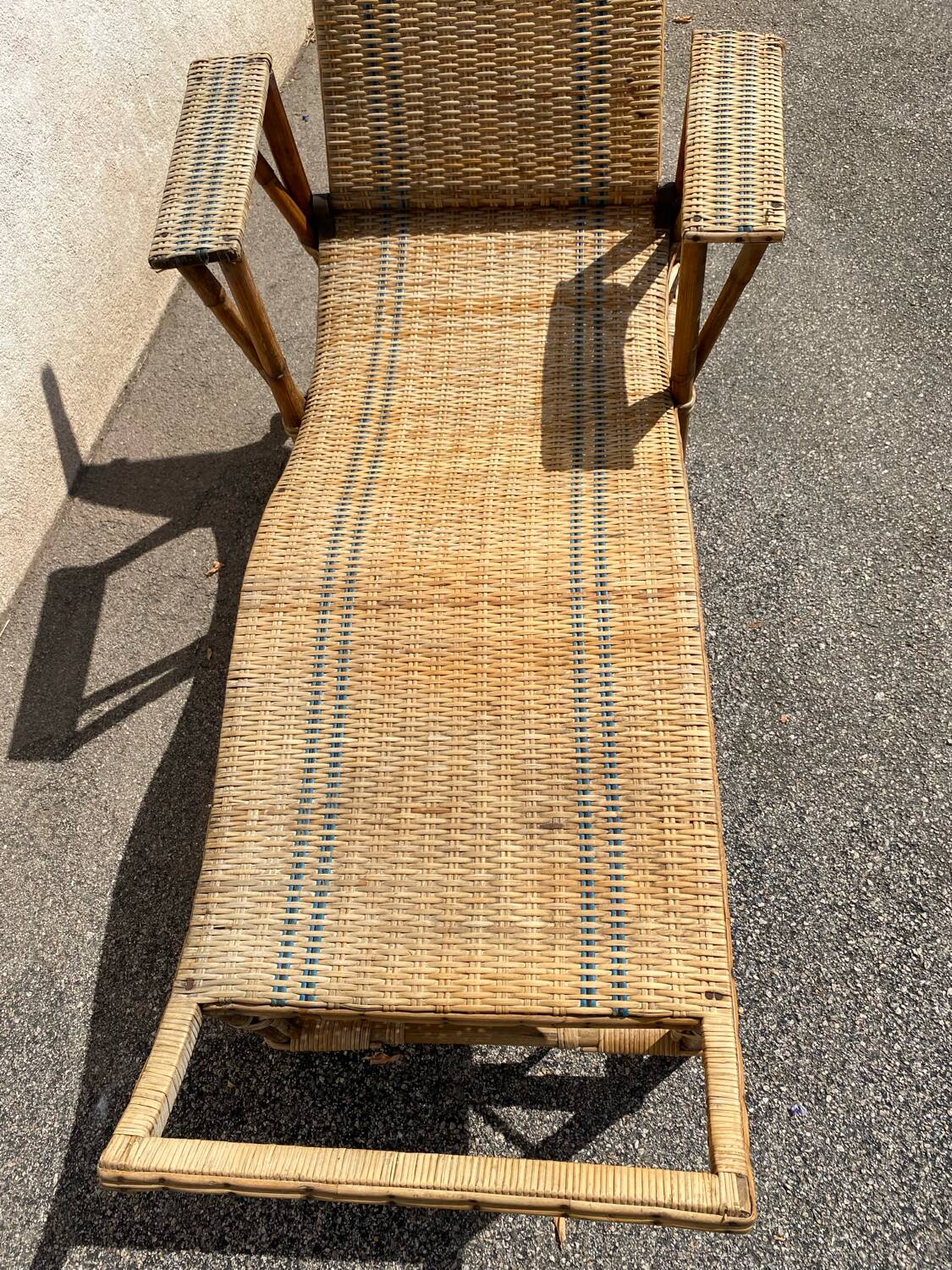 Wicker lounge chair