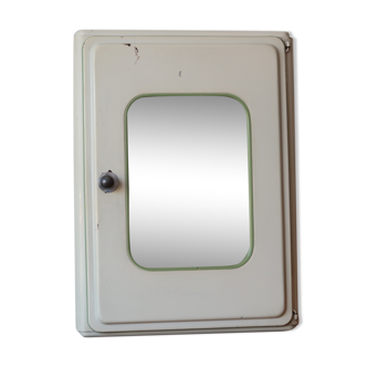 Wall-mounted medicine cabinet year 40