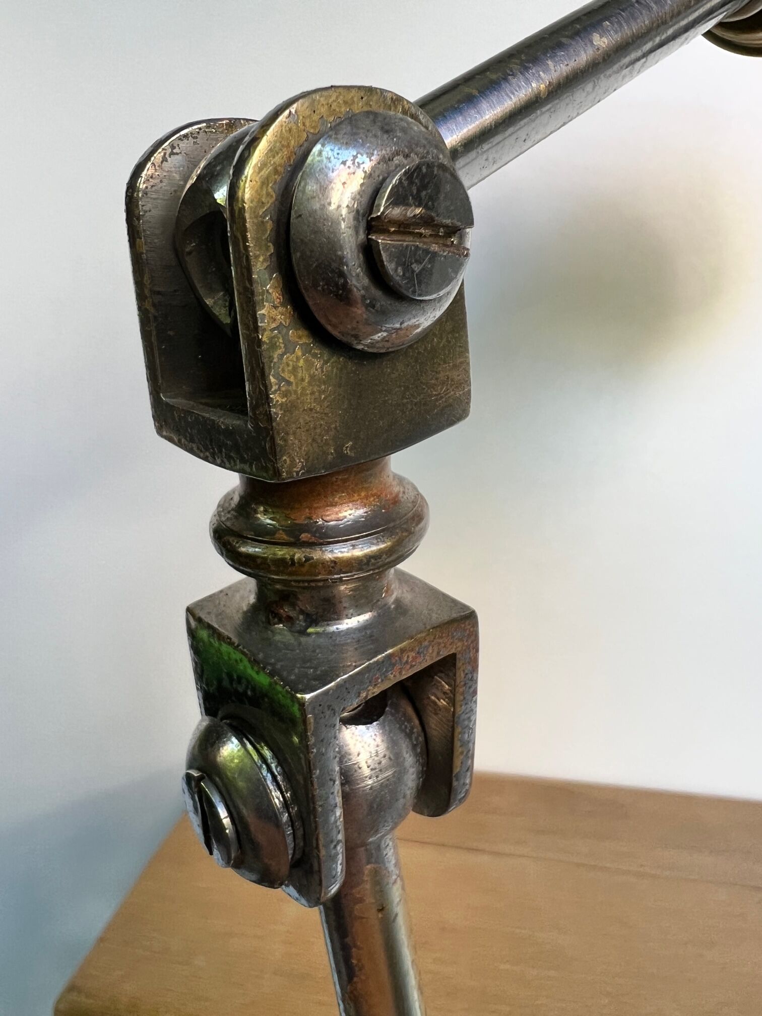 Lampe articulee 1900 atelier Paris orfevrerie